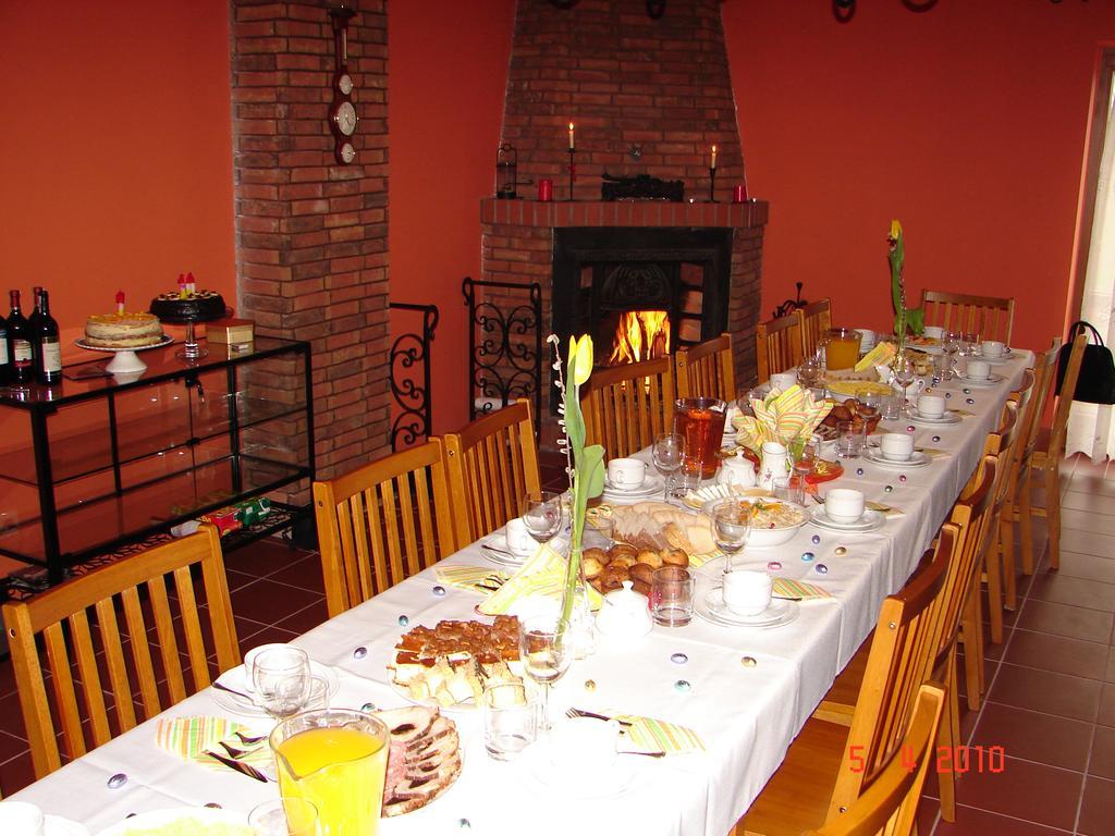 Gosciniec Kocmierzow Bed & Breakfast Сандомир Екстериор снимка