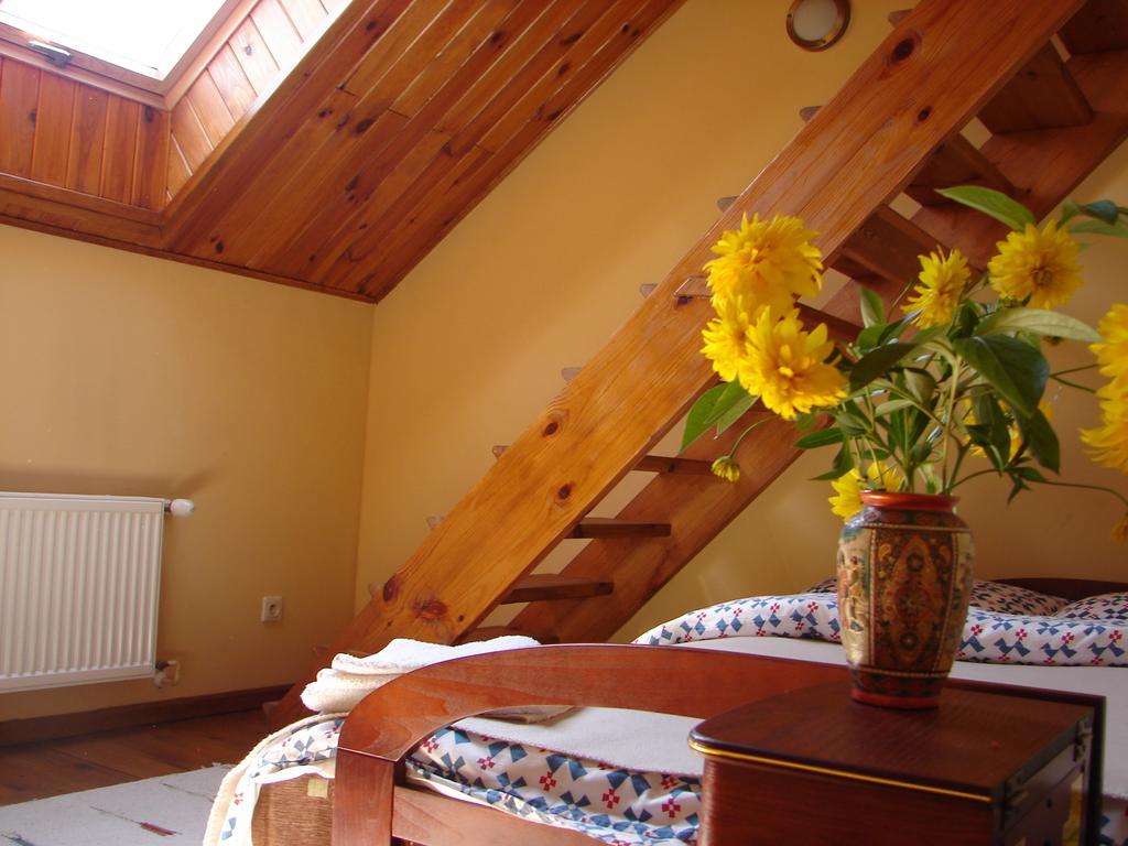 Gosciniec Kocmierzow Bed & Breakfast Сандомир Стая снимка