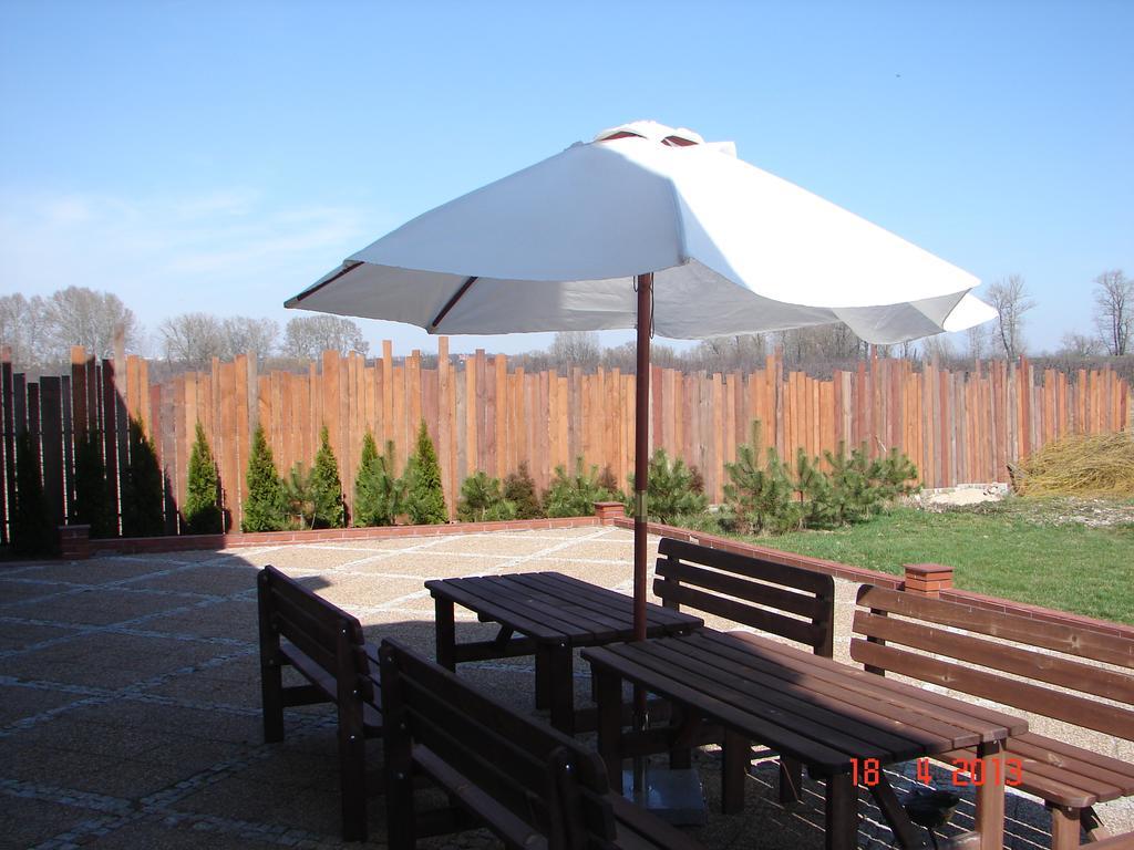Gosciniec Kocmierzow Bed & Breakfast Сандомир Екстериор снимка